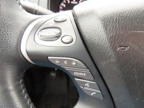 Used 2019 Nissan Pathfinder SV image 19