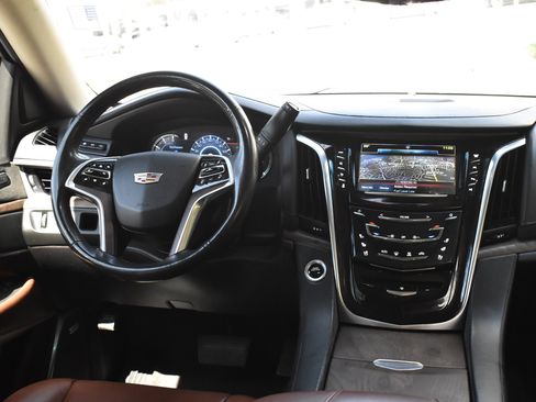 Used 2019 Cadillac Escalade Luxury image 27