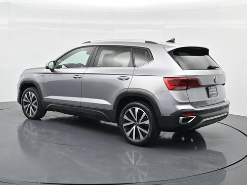 Used 2024 Volkswagen Taos SE FWD image 3