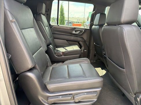 Used 2023 Chevrolet Suburban LT w/ LT Signature Plus Package RWD image 14