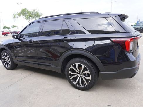 Certified 2025 Ford Explorer ST-Line AWD/4WD image 4