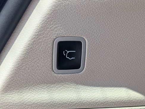 Used 2022 Chrysler Pacifica Touring-L AWD/4WD image 13