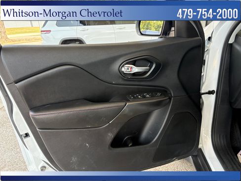 Used 2020 Jeep Cherokee Trailhawk w/ Comfort/Convenience Group AWD/4WD image 11