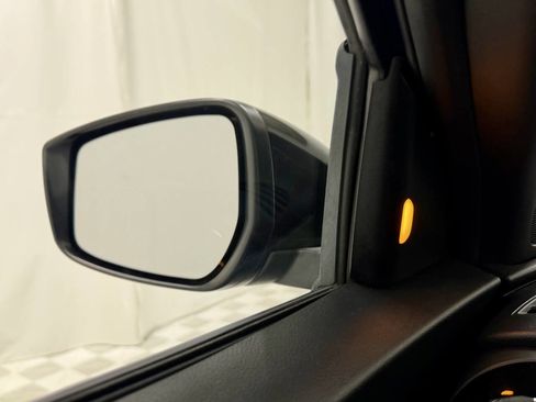 Used 2020 Nissan Kicks SR image 32