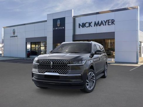 New 2026 Lincoln Navigator L Premier AWD/4WD image 2