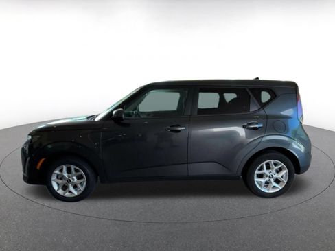 Used 2025 Kia Soul LX w/ LX Technology Package FWD image 8