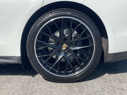 Used 2018 Porsche Panamera 4 image 40