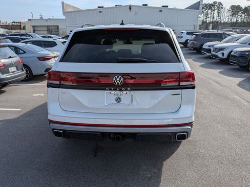 New 2026 Volkswagen Atlas Peak Edition AWD/4WD image 4
