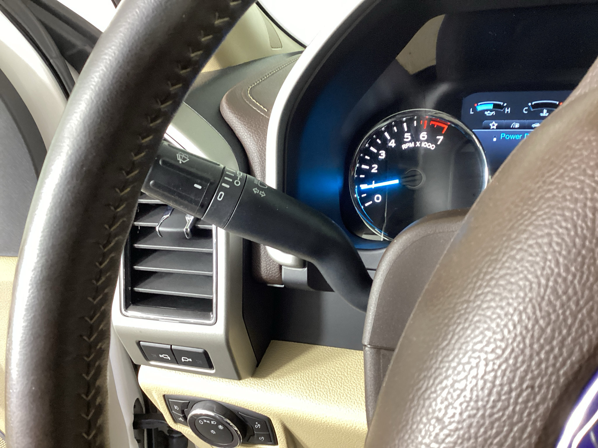 Used 2019 Ford F150 Lariat w/ Equipment Group 502A Luxury AWD/4WD image 21