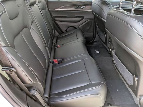 New 2025 Jeep Grand Cherokee Limited w/ Black Appearance Package image 29