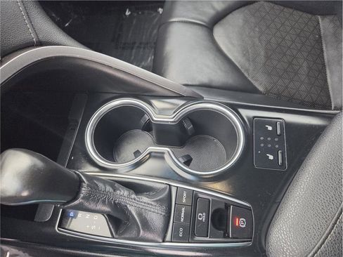 Used 2018 Toyota Camry XSE image 21