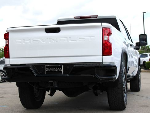 Used 2025 Chevrolet Silverado 2500 Custom w/ Z71 Off-Road Package AWD/4WD image 11