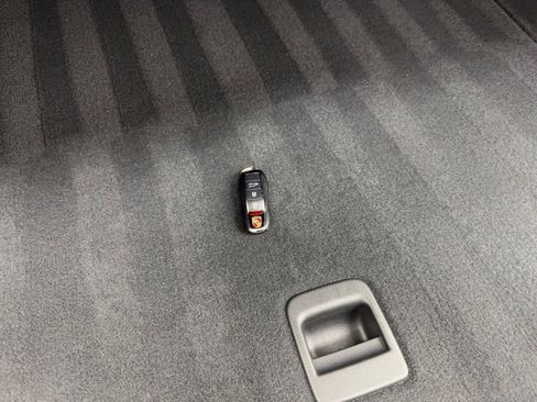 Used 2022 Porsche Macan image 77