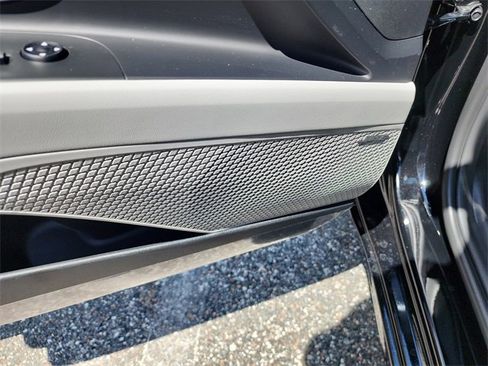 New 2025 Hyundai Elantra Limited image 16