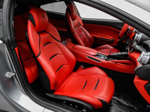 Used 2018 Ferrari GTC4Lusso AWD/4WD image 59
