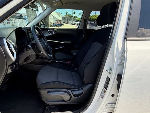 Used 2020 Kia Soul S FWD image 12