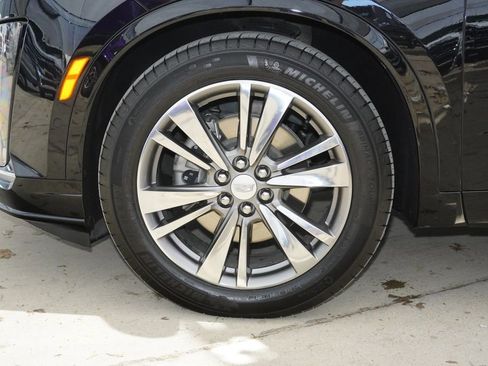 Used 2021 Cadillac XT6 Premium Luxury image 11