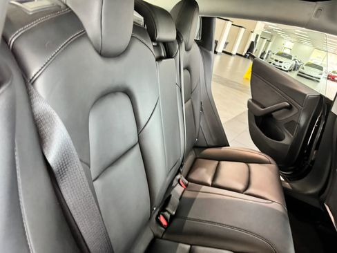 Used 2018 Tesla Model 3 Long Range RWD image 16