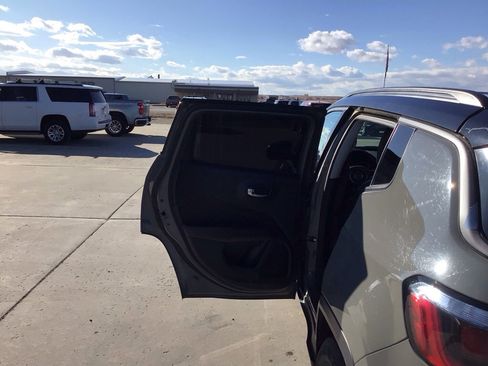 Used 2020 Jeep Compass Trailhawk image 13