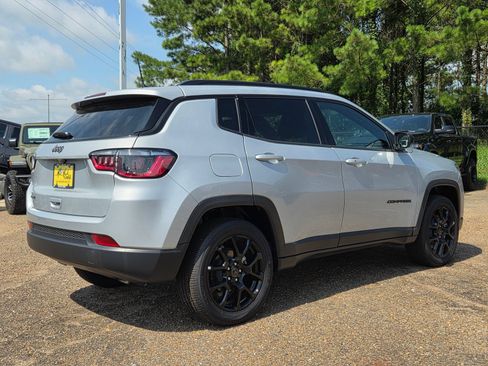 New 2026 Jeep Compass Latitude AWD/4WD image 3