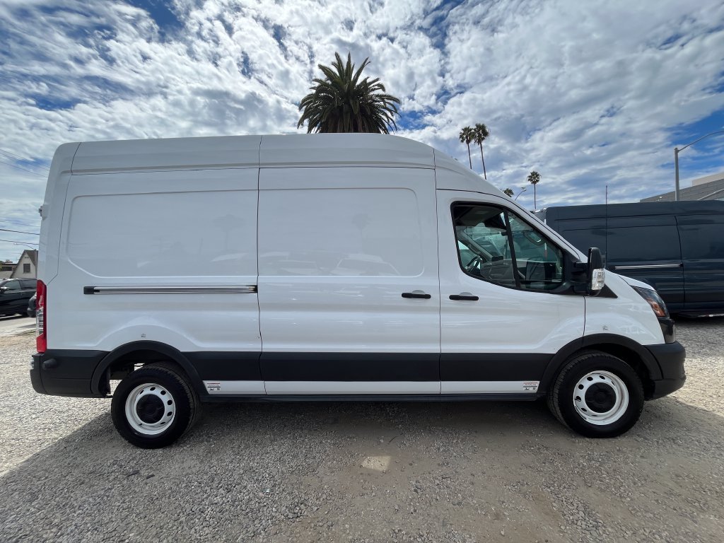 Used 2022 Ford E-Transit 148 High Roof w/ Load Area Protection Package RWD image 4