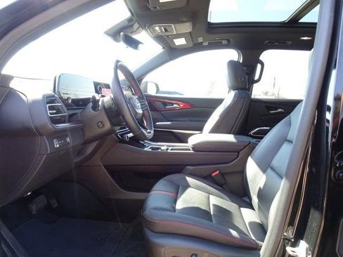 Certified 2024 Chevrolet Traverse RS image 9