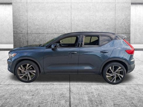 Used 2022 Volvo XC40 T5 R-Design w/ Climate Package image 4