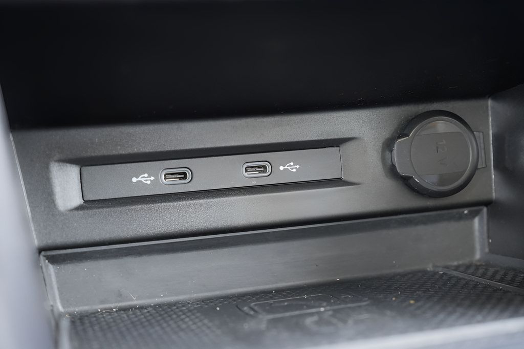 Used 2023 Volkswagen Tiguan SE w/ Panoramic Sunroof Package FWD image 35