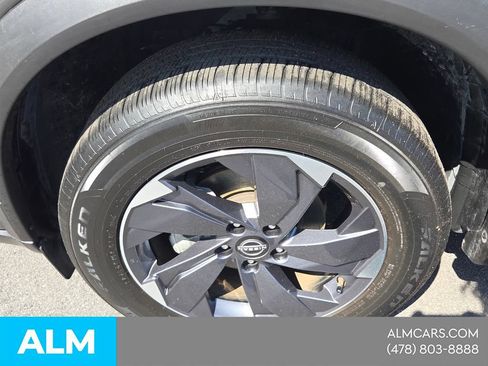 Used 2025 Nissan Rogue SV FWD image 11