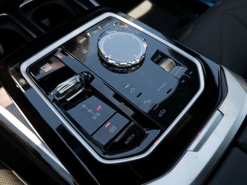 New 2026 BMW 740i w/ Premium Package RWD image 10