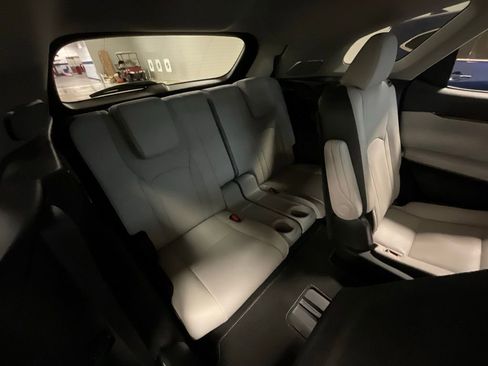 Used 2019 Lexus RX 350L Premium w/ Premium Package image 23