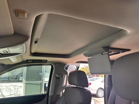 Used 2015 Chevrolet Suburban LTZ image 14