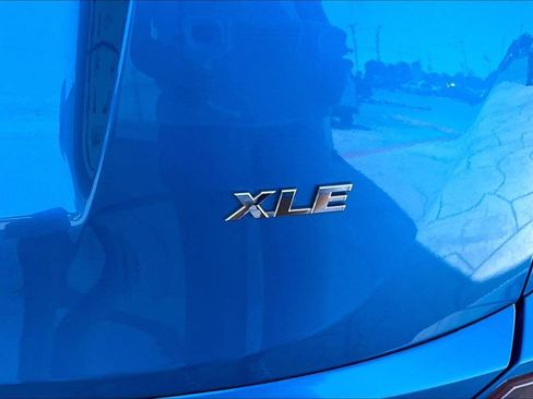 Certified 2018 Toyota RAV4 XLE FWD image 23