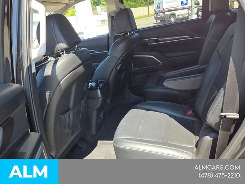 Used 2025 Kia Telluride S FWD image 9