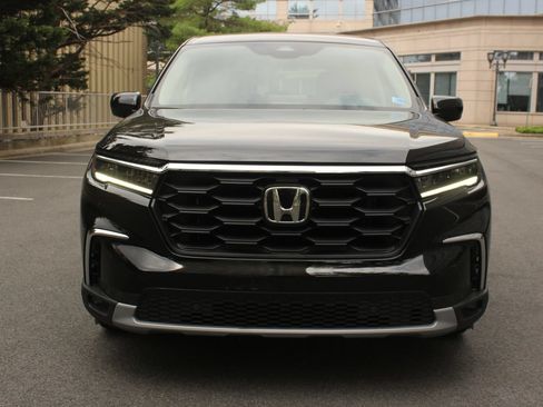 Used 2025 Honda Pilot EX-L image 3