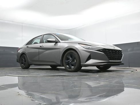 Used 2022 Hyundai Elantra Blue image 43