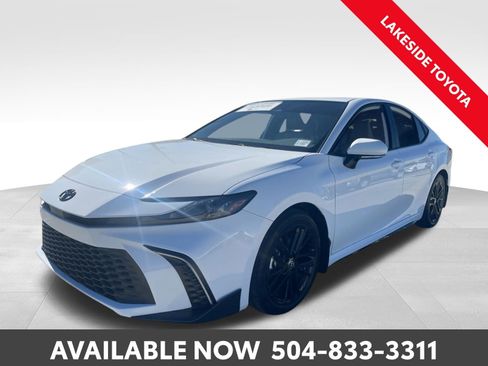 Certified 2025 Toyota Camry SE image 1