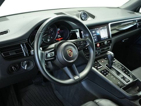 New 2025 Porsche Macan image 4
