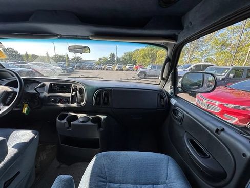 Used 2001 Dodge B2500 RWD image 25