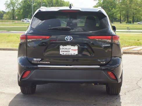 Used 2022 Toyota Highlander XLE w/ Protection Package #3 (TMS) AWD/4WD image 3