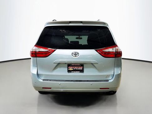 Used 2015 Toyota Sienna XLE Premium image 8