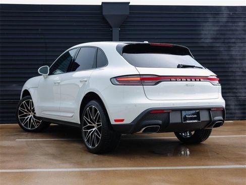 Certified 2025 Porsche Macan AWD/4WD image 3