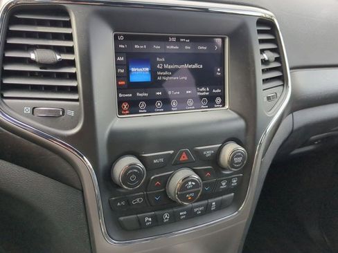 Used 2018 Jeep Grand Cherokee Laredo image 17