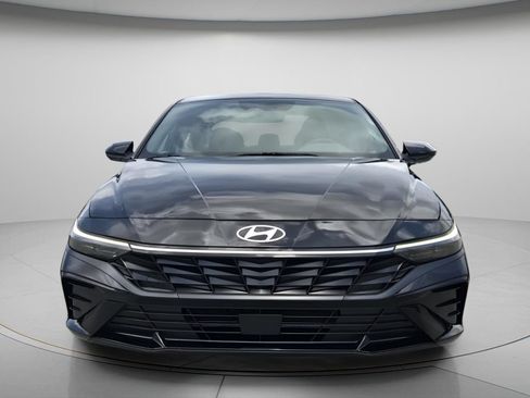 Certified 2025 Hyundai Elantra SEL FWD image 5