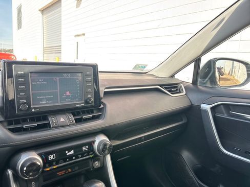 Used 2020 Toyota RAV4 XLE Premium image 12