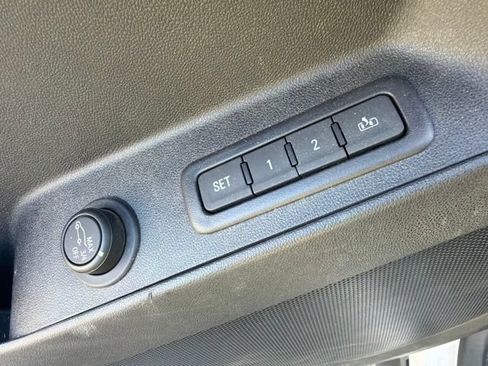 Used 2019 Chevrolet Equinox Premier FWD image 24