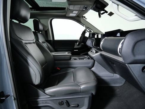Certified 2025 Ford Expedition Active AWD/4WD image 10