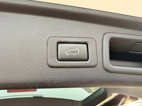 Used 2018 Subaru Forester 2.5i Touring AWD/4WD image 42