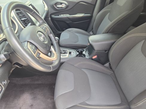 Used 2016 Jeep Cherokee Latitude w/ Comfort/Convenience Group AWD/4WD image 15