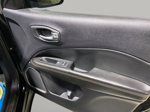 Used 2018 Jeep Compass Limited w/ Navigation Group image 23